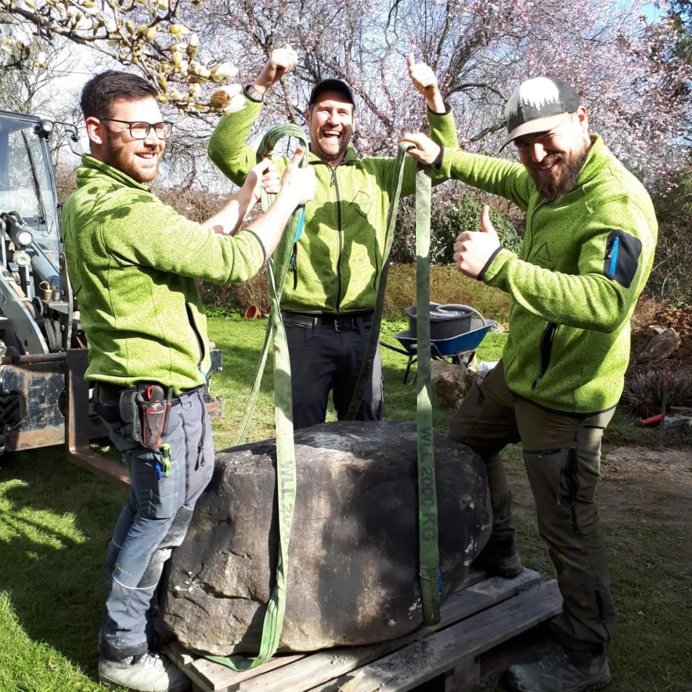 LumberLex-Team bei der Gartenpflege